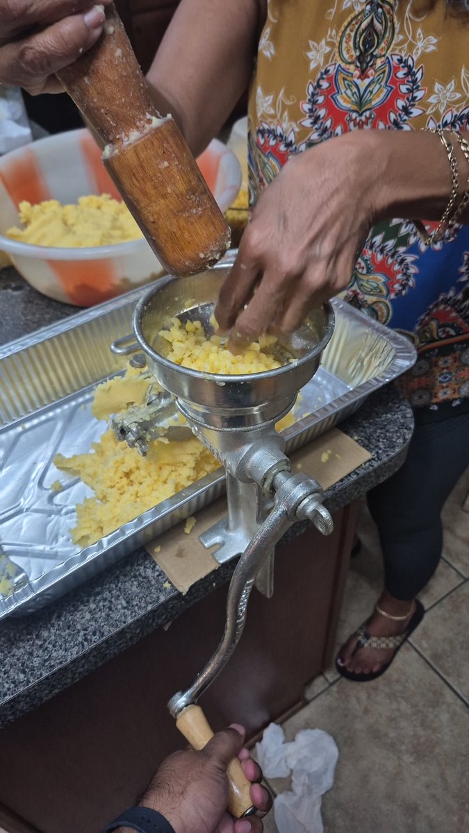 Hey quick question is there a machine that does this? Wanna know if corn scientist have found a better way