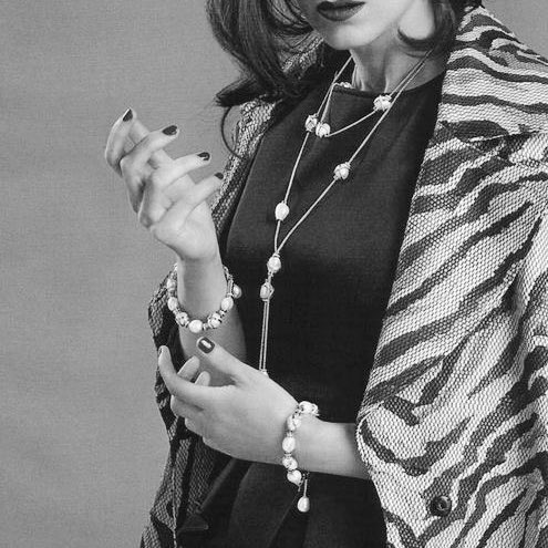 safeyjn's tweet photo. ★   winona’s hands  ,  a  thread  . https://t.co/zbdDEZ54h3