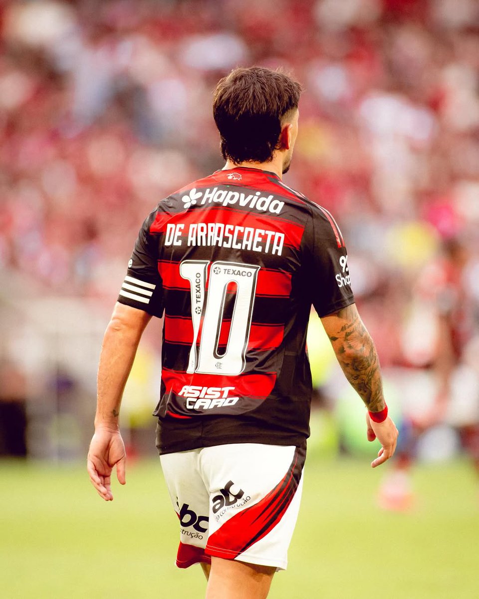 como é bom ter um camisa 10 que respeita o clube ❤️🖤

te amo, ídolo!!!