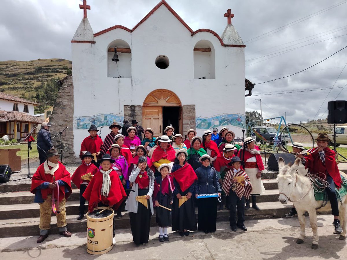 riobamba's tweet photo. 🎊 Celebramos la Fiesta de la Cosecha en Canto del Jahuay, Comunidad La Moya – Parroquia Calpi. ¡Tradición, música y gastronomía son parte de la oferta cultural! 🌾💛
#FiestaDeLaCosecha #Calpi #LaMoya #CulturaViva https://t.co/CcL983s5up