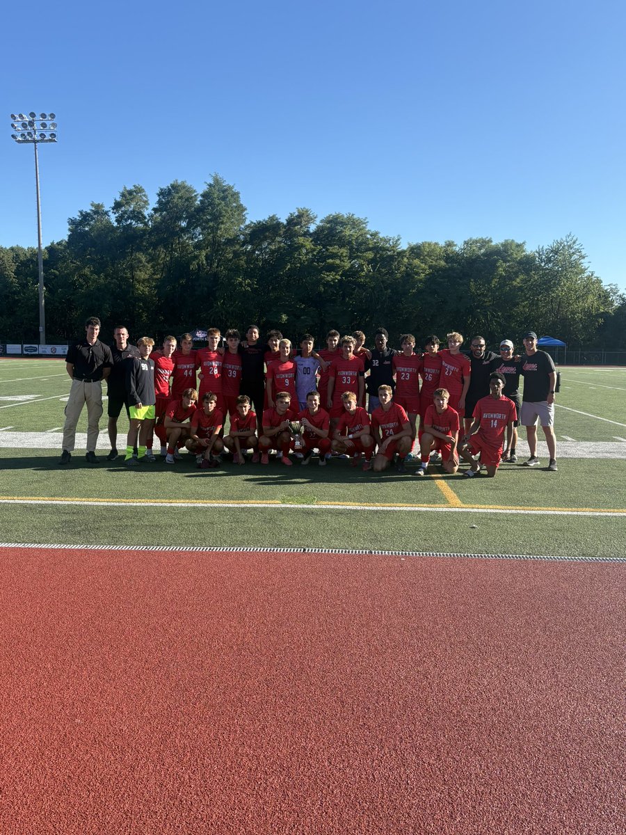 Avonworth Boys get a tough win against a strong Montour squad 1️⃣-0️⃣ in the Lopes Cup Championship! 🏆

Way to go Lopes! 

⚽️Goals:
Alex Hayes

🅰️
Calder Mahan