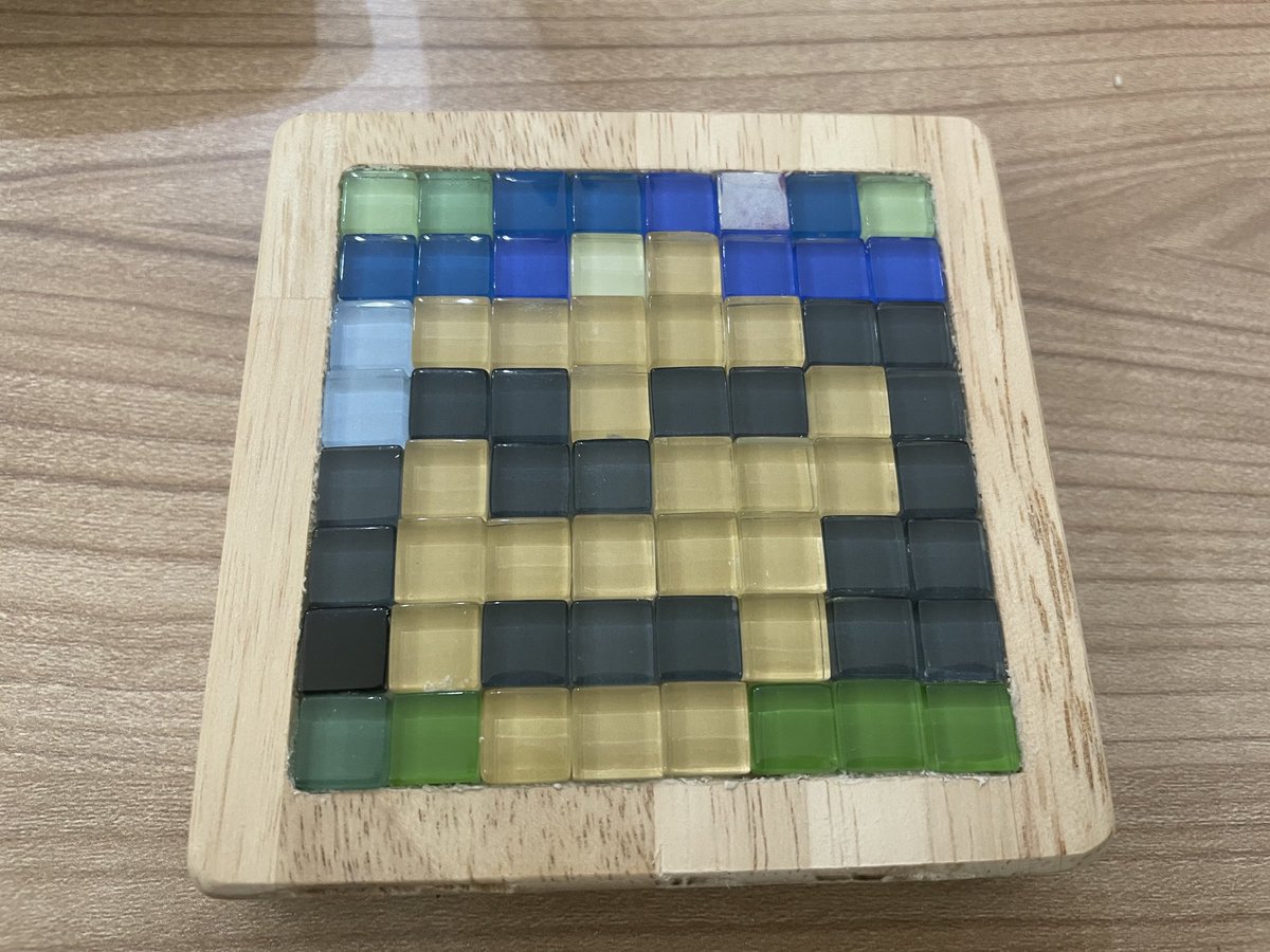 azuemon's tweet photo. 推しの応援？🤣の甲斐あって長時間かけてできたMCUプラモブロックと8bitcoaster
#のろまな亀
#教官優しくない w
#裏もちゃんと見なさいよ 😹
#サブカル魂
#ゲームインパクト
#MCU
#omoide https://t.co/hWdGiCsQsi