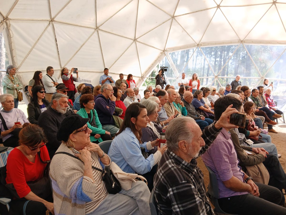 PVP | Espacio 567 | Frente Amplio (@pvp_espacio567) on Twitter photo En el día de ayer y en día Internacional de las Víctimas de Desapariciones Forzadas, en el Parque Roosevelt estuvo nuestro compañero y Dirigente <a href="/CarlosGarolla/">Carlos GAROLLA</a> en la inauguración del Sendero de la Memoria y el Conversatorio Verdad, memoria y justicia: retos y desafíos.
🔴⚫️ En el día de ayer y en día Internacional de las Víctimas de Desapariciones Forzadas, en el Parque Roosevelt estuvo nuestro compañero y Dirigente <a href="/CarlosGarolla/">Carlos GAROLLA</a> en la inauguración del Sendero de la Memoria y el Conversatorio Verdad, memoria y justicia: retos y desafíos.
🔴⚫️