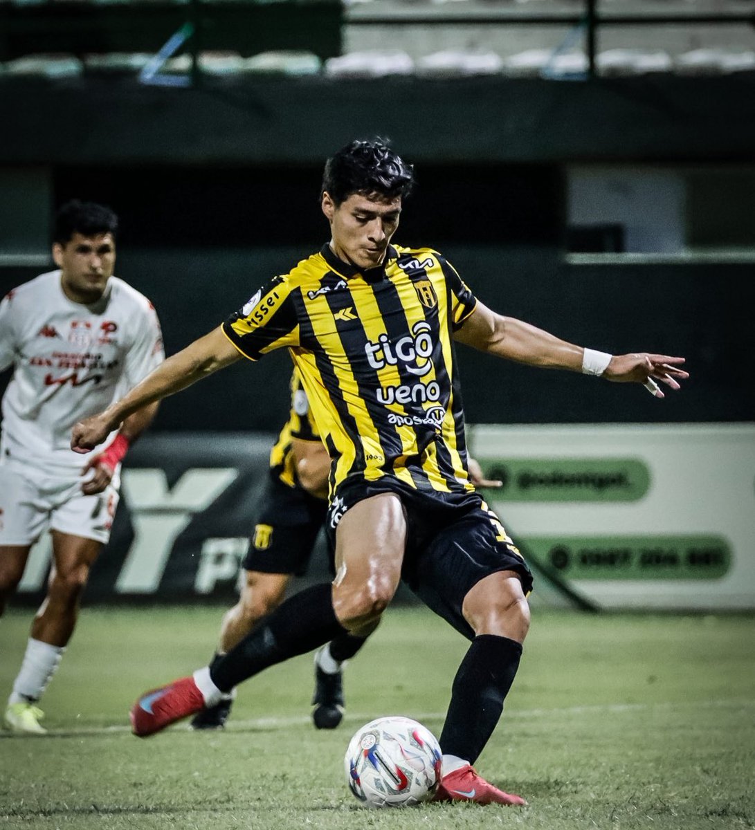 Derlis Rodriguez (27 años, 🇵🇾 )  vs. General Caballero JLM  

⚽️ 2 goles 
🅰️ 1 Asistencia 
🥇1° en duelos ganados [11]
🥇1° en faltas recibidas [3]
🥇1° en quites exitosos [2/3]
🥇1° en gambetas exitosas [4/4] 
🥇1° en chances creadas [3]