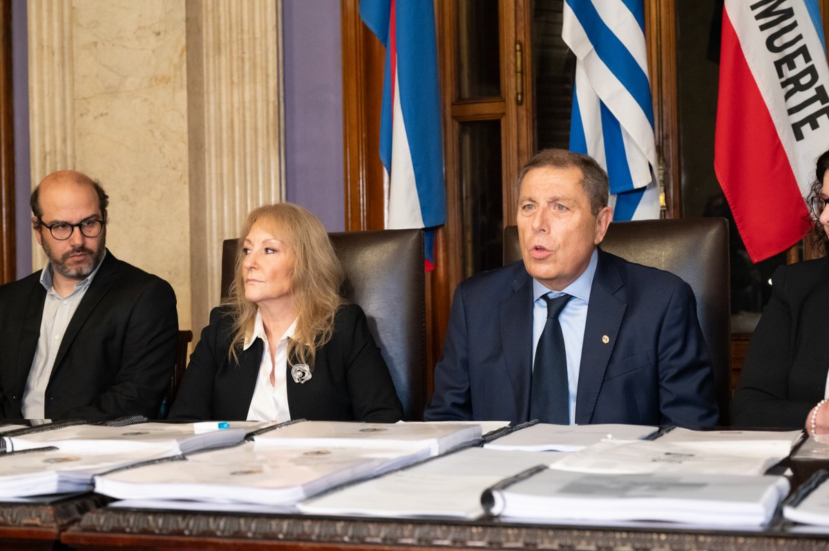 El Poder Ejecutivo envió al Parlamento el proyecto de Ley de Presupuesto Nacional 2025-2029. 

El documento, el mensaje, la exposición de motivos y el análisis presupuestal están disponibles en línea. 

🔎gub.uy/ministerio-eco…

#UnGobiernodeOportunidades