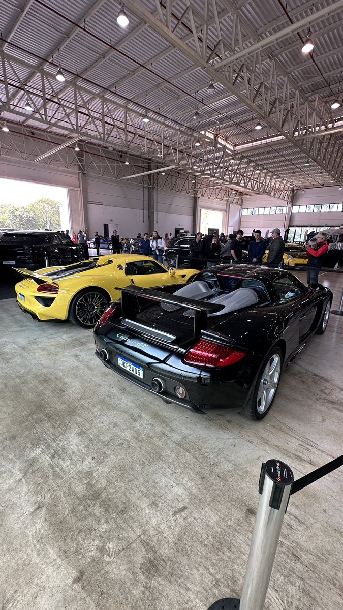 LCherubiniFOC's tweet photo. Porsche Carrera GT e 918 Spyder parando o evento Heritage organizado ontem em Curitiba! https://t.co/BNy941QYzh