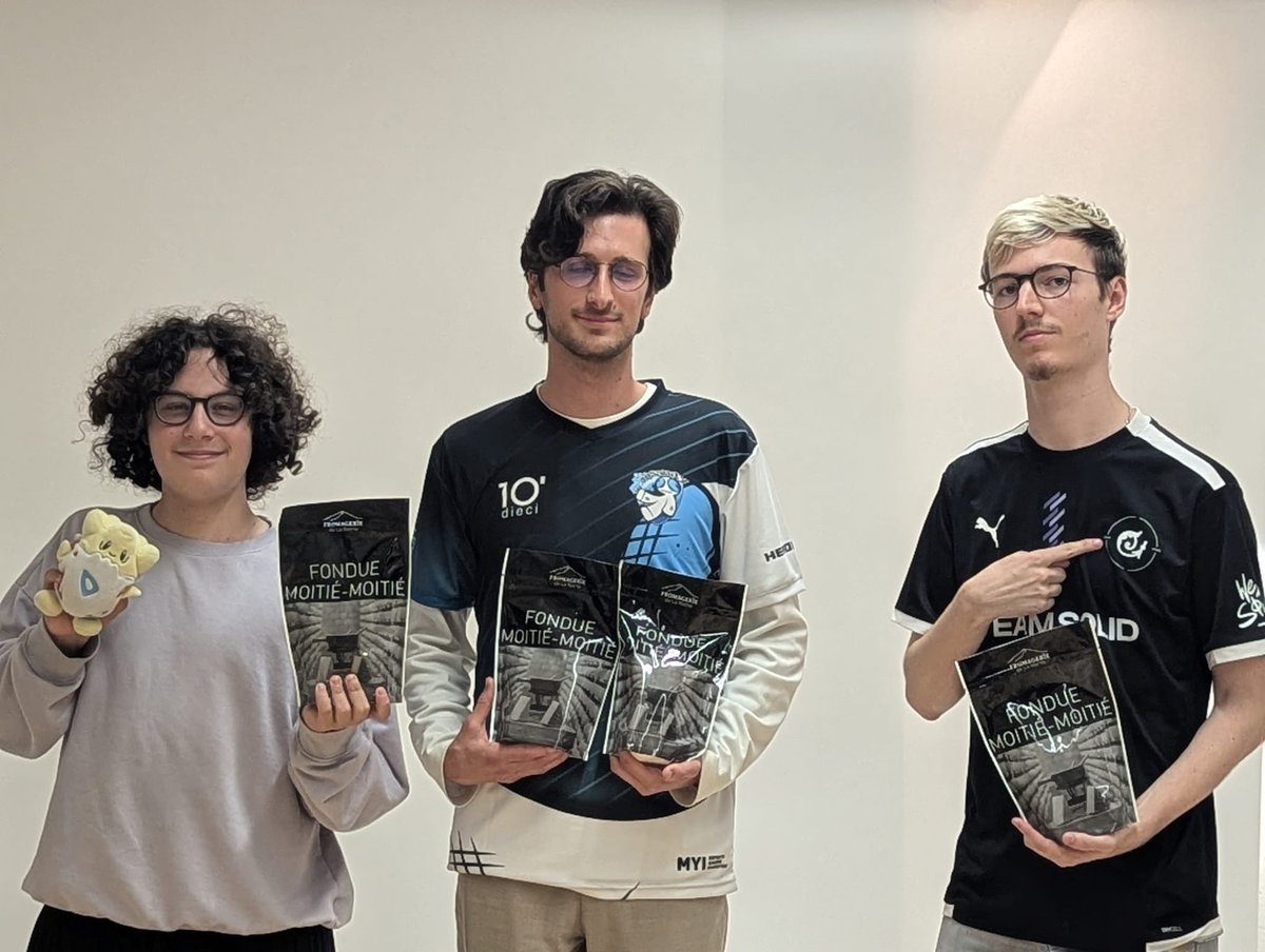 FS I Frismash (@frismash) on Twitter photo Après moult batailles épiques, voici le top 3 cette Frismash Swiss Cup 2025 🇨🇭 !
🥇<a href="/mYinsanityCH/">mYinsanity</a> | <a href="/KeplerSsb/">mYi | Kepler</a>
🥈<a href="/TeamSolidCH/">Team Solid</a> | <a href="/YunoLizardon/">Yuno / てっぺん目指そう!</a>
🥉<a href="/CLDeSport/">Cloud eSport</a> | <a href="/Nitrotro49_3/">CLD | Nitrotro 🇨🇭🇻🇪</a>
Bravo à tous 🔥 Après moult batailles épiques, voici le top 3 cette Frismash Swiss Cup 2025 🇨🇭 !
🥇<a href="/mYinsanityCH/">mYinsanity</a> | <a href="/KeplerSsb/">mYi | Kepler</a>
🥈<a href="/TeamSolidCH/">Team Solid</a> | <a href="/YunoLizardon/">Yuno / てっぺん目指そう!</a>
🥉<a href="/CLDeSport/">Cloud eSport</a> | <a href="/Nitrotro49_3/">CLD | Nitrotro 🇨🇭🇻🇪</a>
Bravo à tous 🔥