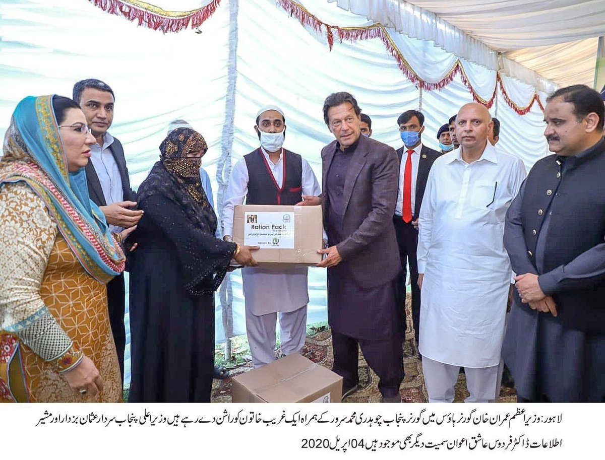 iqrarulhassan's tweet photo. اسی لیے میں کہتا ہوں سب ایک جیسے ہیں۔ شخصیتوں کے بُت بنانے ہوتے ہیں اس لیے یہ تصویریں لگانی پڑتی ہیں۔ سیاسی جماعتیں جب شخصی آمریتوں سے آزاد ہوں گی تب یہ تصویریں لگنا بند ہوں گی۔ جمہوری سیاسی جماعتوں میں نوجوان فوٹو سیشن اور تصویریں چپکائے بغیر اپنے اپنے حصے کا کام کریں گے۔ https://t.co/gsCQaPOG6c