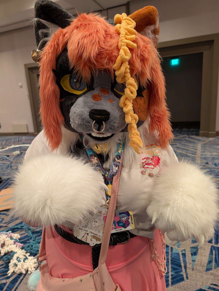 (WARNING: GRAPHIC!!!) I got attacked at the cat meet with suspicious looking noodles omg I'm shaking