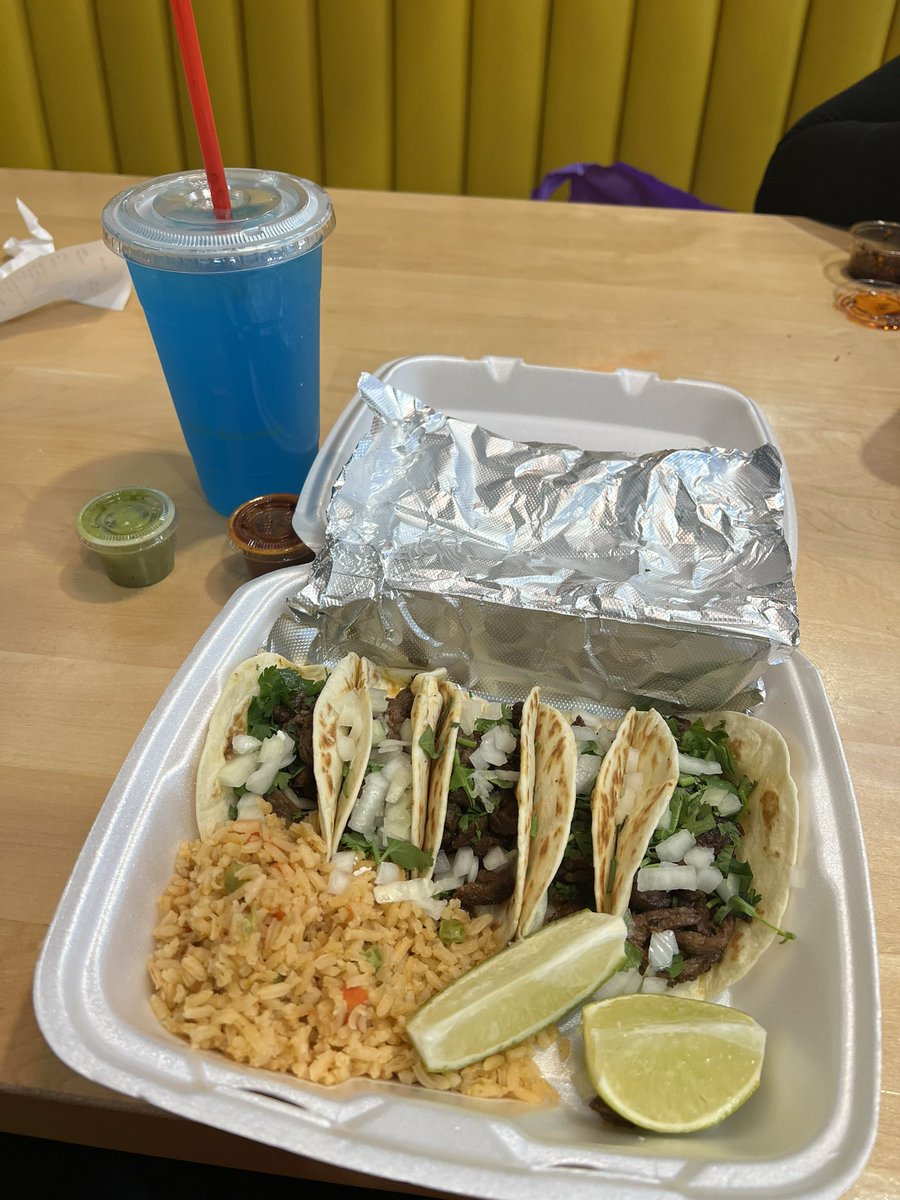 anthoniaS08's tweet photo. Street tacos https://t.co/Buvtg9Kdwm