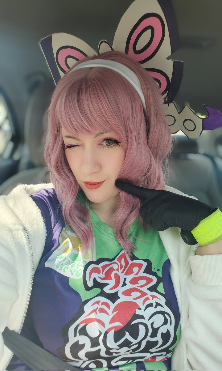 GAME START: PAX West Day 3! 
If y'all wanna hang, I'll be running around supporting Women's Wrongs as Klara today~ 💖