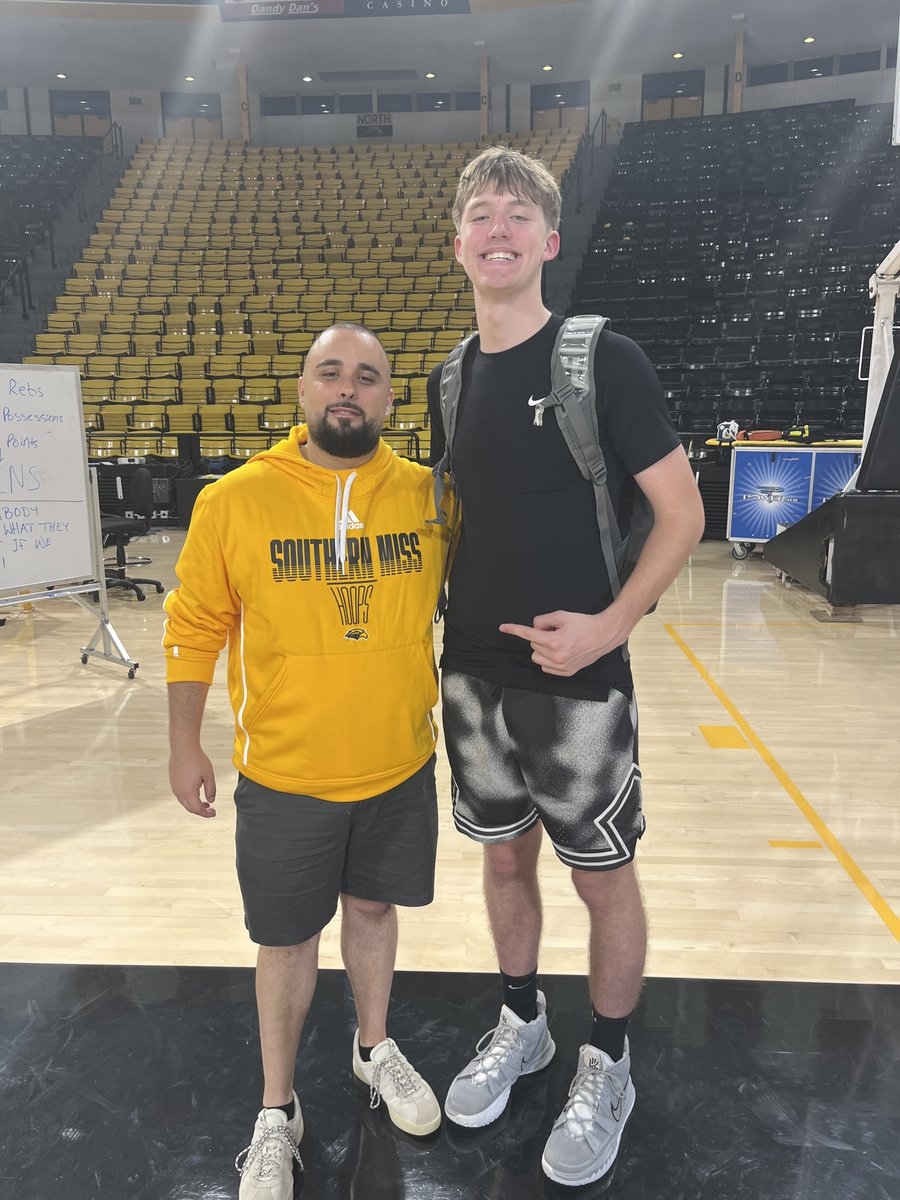 cannon1showtime's tweet image. Blessed to receive a basketball offer to Southern Miss !!!
#SMTTT @CoachLadner @noahcroak @SouthernMissMBB @GdaleBasketball @PrepHoopsNext @247recruiting