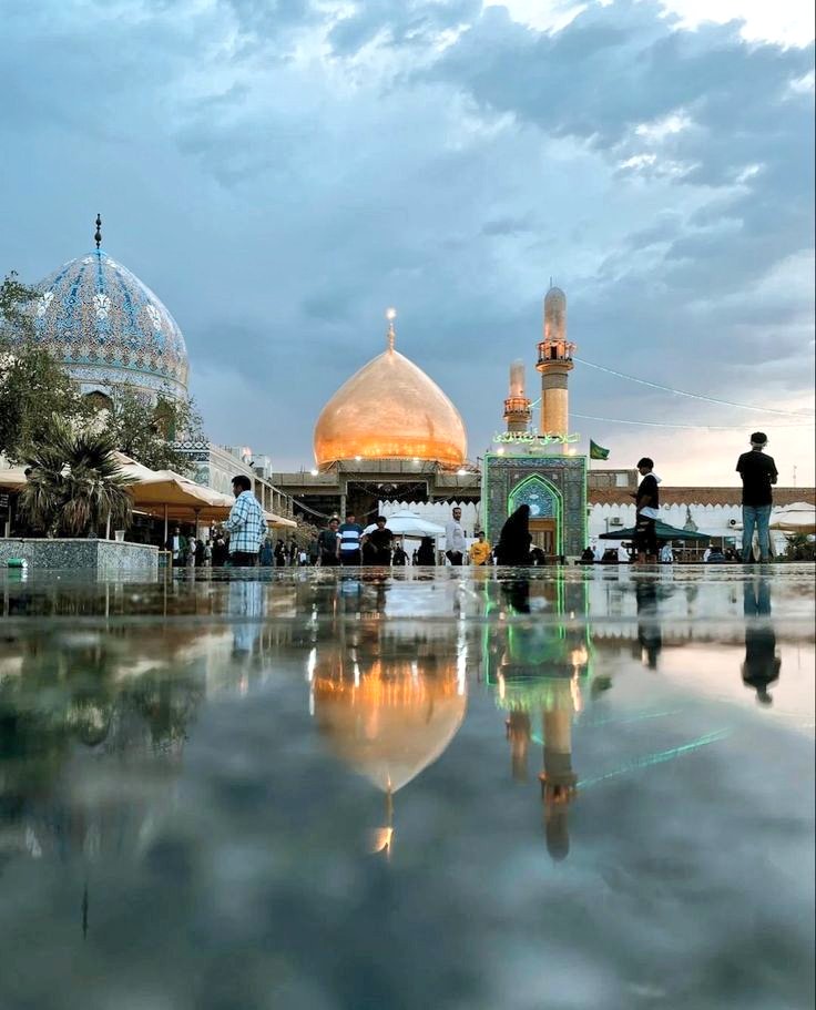 Zakyee391618's tweet photo. امام در دوران امامتشان با شرایط سختی درپادگان نظامی عسکر در سامرا زندگی می‌کردند. رفت‌وآمدها و ارتباطات امام تحت نظر بود و همین مسئله ارتباط‌گیری با شیعیان را برای امام سخت کرده بود. امام در این شرایط مغلوب نشدند و صراحتاً از مسئله امامتشان پرده‌برداری کردند.
#ImamHassanAskari https://t.co/49sQZEgjdi