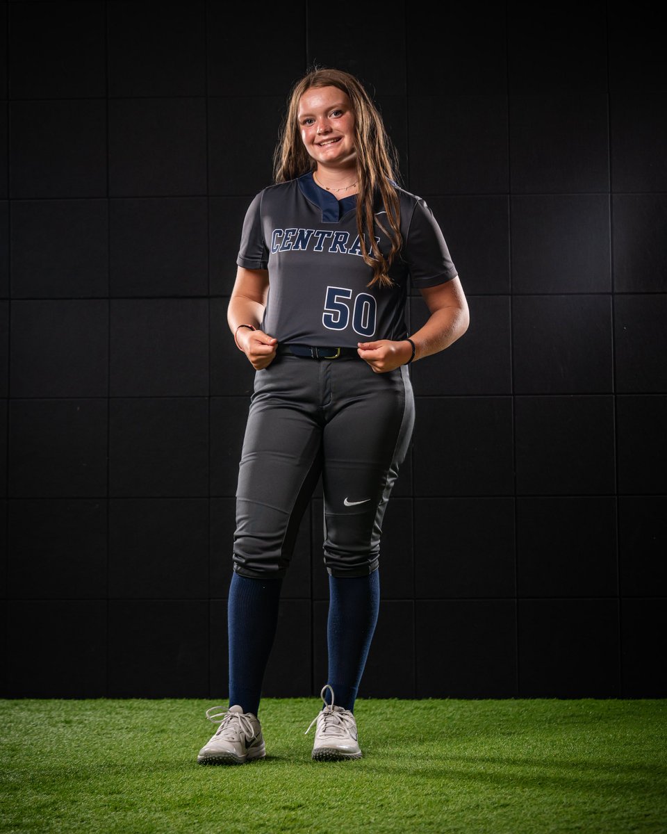 KRampley2029's tweet photo. High school season started this week! Some pictures from media day! So excited to start the season 💙🤍🥎 #spartansoftball https://t.co/y2Xa9Jdlbn