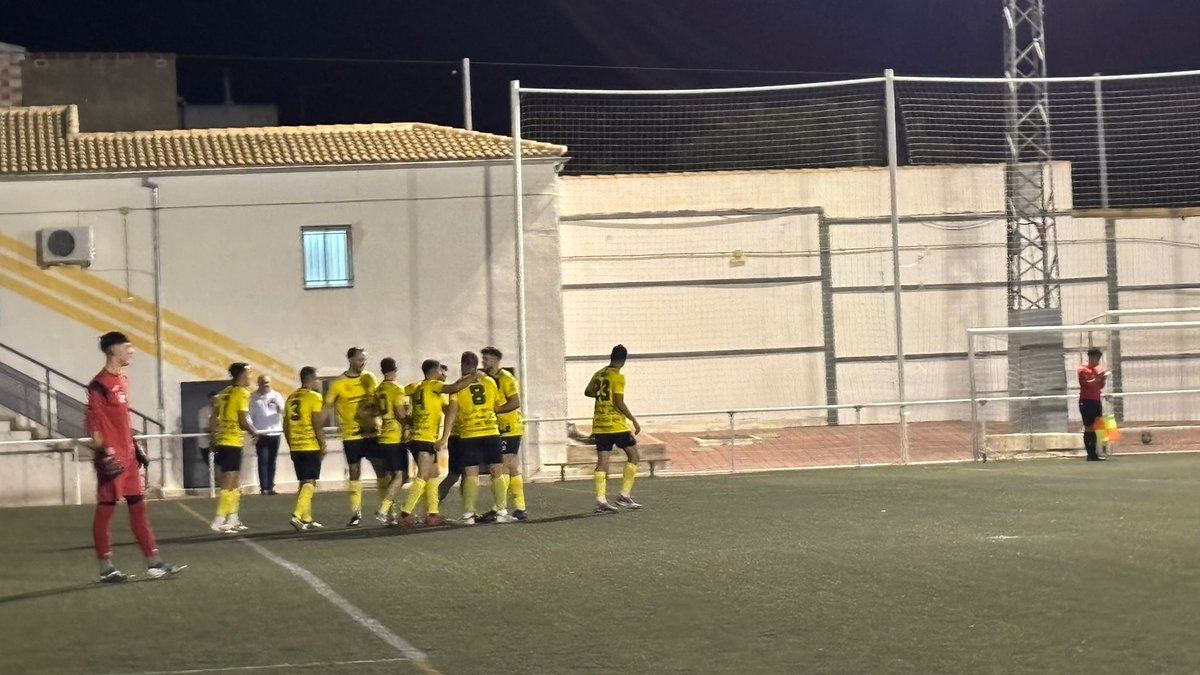 Goooooool de Alvaro Jandra minuto 46

BEGÍJAR CF 2-1 Carolinense CD 

#50AñosDeHistoria 

💛🖤