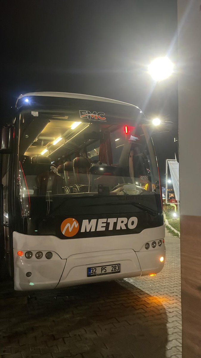 ozkan_cann's tweet photo. 18.15 de ki marmara Ereğli’si İstanbul seferini yapan metro turizme  ait  32 ps 283  plakalı otobüsün şöförünün aracı çok tehlikeli ve süratli kullanması üzerine yolcuların yapmış olduğu uyarılara “hepinizi şimdi öldüreceğim “ dedi @TrafikEgm @MetroTurizm @radyotrafik https://t.co/ftqvrZKpWm