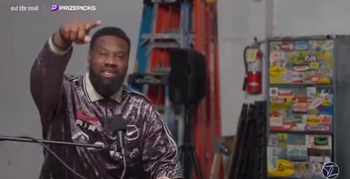 IwcNeph's tweet image. @NikkiAndBrie #IssaWrap