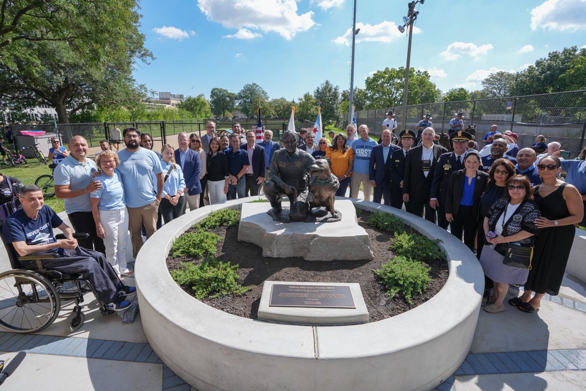 On what would have been her 34th birthday today, a bronze sculpture of fallen #ChicagoPolice Officer Ella French was unveiled at Wentworth Park. The dog friendly area at the park was also dedicated in memory of Ella, who loved and advocated for animals, especially dogs.