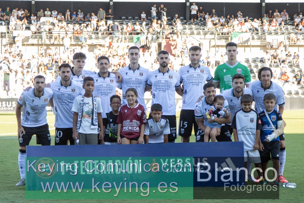 keyingProducc's tweet photo. @Merida_AD Comenzamos la temporada compartiendo una pequeña selección fotográfica del partido de ayer. 
🩶🖤¡Esperamos que os gusten! #MéridaBaraka
 Abro hilo con las fotografías! (1 de 7) https://t.co/oUfRt6OdAZ