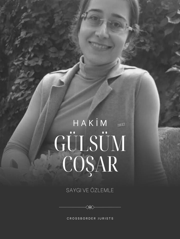 Yarın gözlerimizi 1 Eylül sabahına açacağız...
1 Eylül 2021'de hayata gözlerini yuman değerli meslektaşımıza özlemle...
Aramızdan ayrılışının dördüncü yılında değerli meslektaşımız Hakim Gülsüm Coşar'ı rahmet, saygı ve özlemle anıyoruz.
Mekânı cennet, ruhu şad olsun.