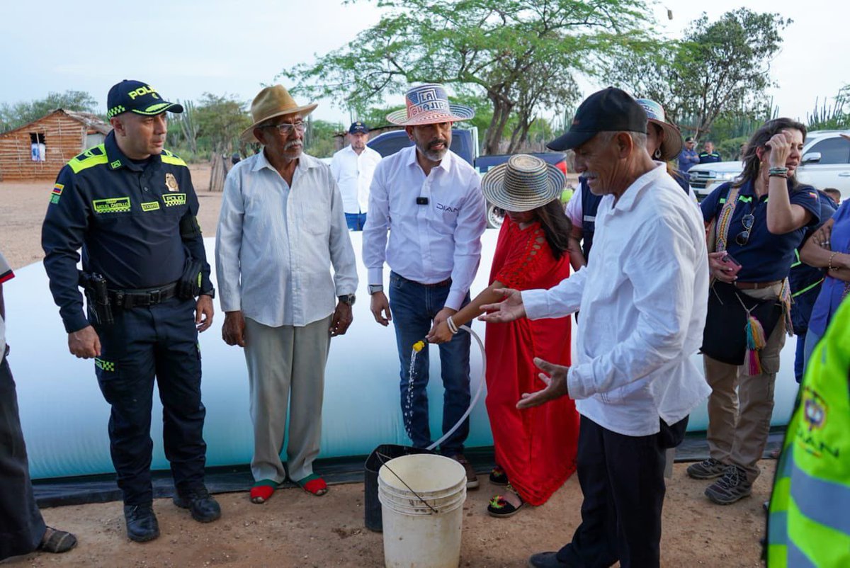 Físico Impuro (@fisicoimpuro) on Twitter photo Gracias al liderazgo del presidente <a href="/petrogustavo/">Gustavo Petro</a> y el compromiso del Gobierno del Cambio, la <a href="/DIANColombia/">DIANColombia</a> entregó en La Guajira 208 flexitanques de 24 mil litros, alimentos y zapatos a 170 familias wayúu. Una ayuda de más de $480 millones. #DIANEsElPueblo Gracias al liderazgo del presidente <a href="/petrogustavo/">Gustavo Petro</a> y el compromiso del Gobierno del Cambio, la <a href="/DIANColombia/">DIANColombia</a> entregó en La Guajira 208 flexitanques de 24 mil litros, alimentos y zapatos a 170 familias wayúu. Una ayuda de más de $480 millones. #DIANEsElPueblo