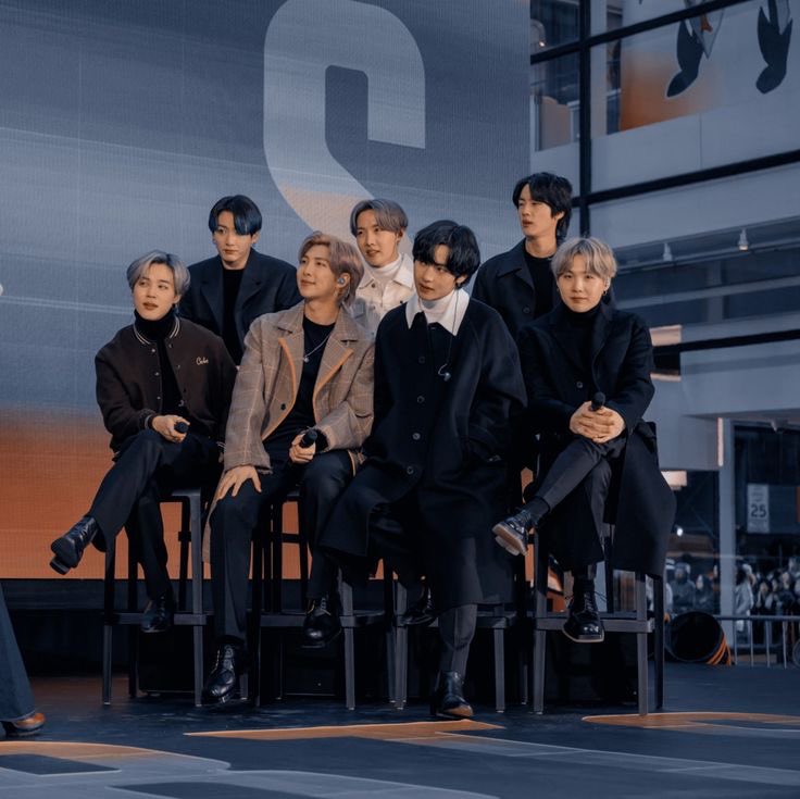 [Facts] <a href="/BTS_twt/">방탄소년단</a> remains as the only Kpop Acts to debut simultaneously #1 on Billboard Hot 100 and Billboard 200 !