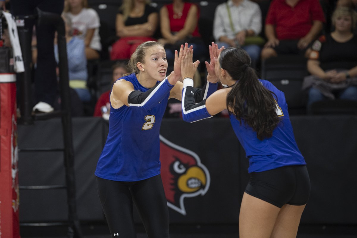 Morehead State Volleyball (@msueaglesvb) on Twitter photo Eagles trail U of L 2-0 heading to third.
Sarah Heath paces the Eagles with 6 kills. Courtney Fitzgerald with a team-high 8 digs.
π· <a href="/Tay_0525/">Taylor Mcknight</a> Eagles trail U of L 2-0 heading to third.
Sarah Heath paces the Eagles with 6 kills. Courtney Fitzgerald with a team-high 8 digs.
π· <a href="/Tay_0525/">Taylor Mcknight</a>