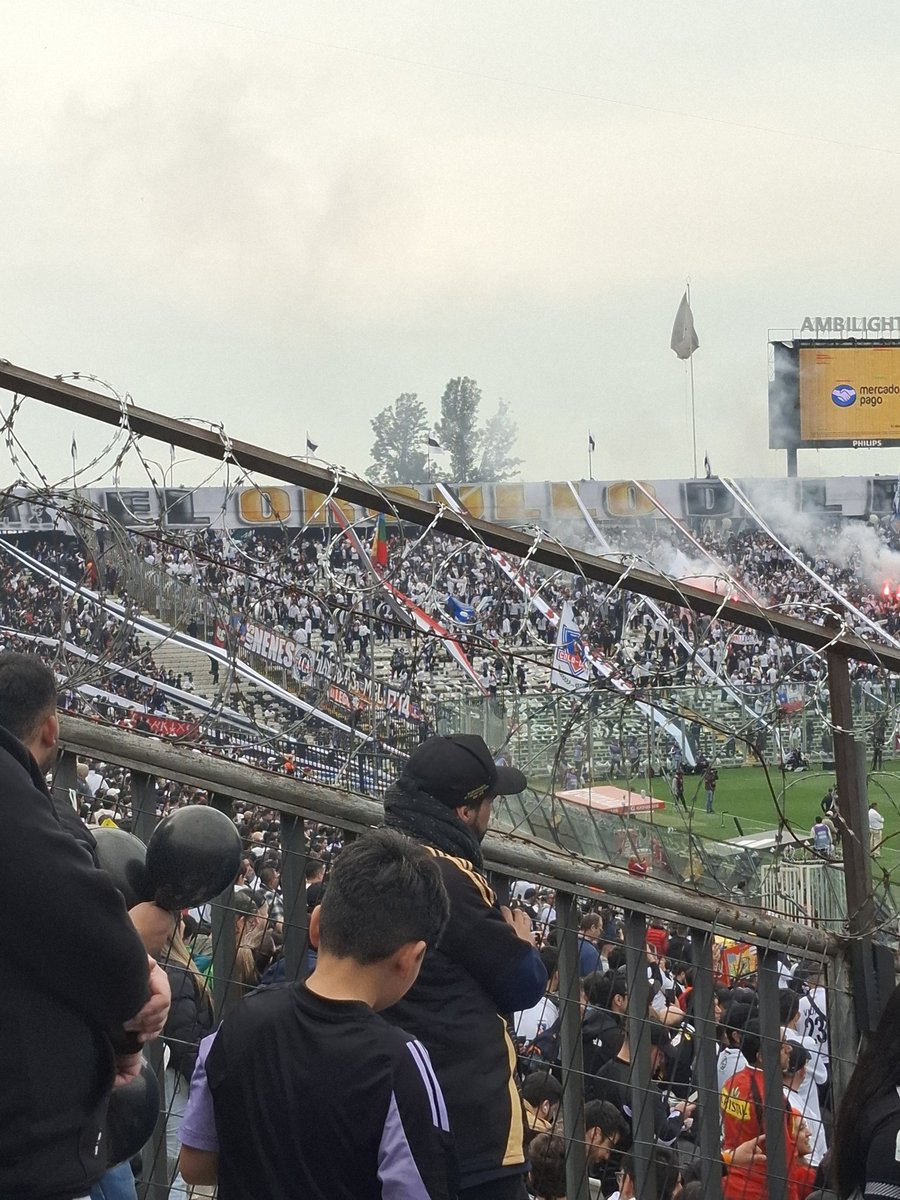 mauro0000's tweet photo. #VamosColoColo https://t.co/SHCpUpGudl