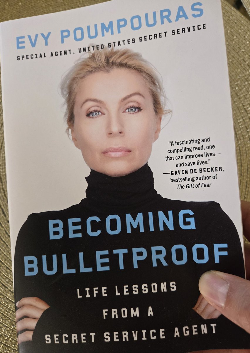 کتاب «ضدگلوله شدن» نوشته‌ی اوی پومپوراس، مأمور سابق و ویژه‌ی سرویس مخفی آمریکا و مدرس در دانشگاه 
City University of New York
یکی از  کتاب‌های خوبی است که اخیرا خوانده‌ام. در آمازون قابل تهیه است. 
این کتاب پر از درس‌های کاربردی برای زندگی  است:
-- چطور ذهن و روان خود را در برابر