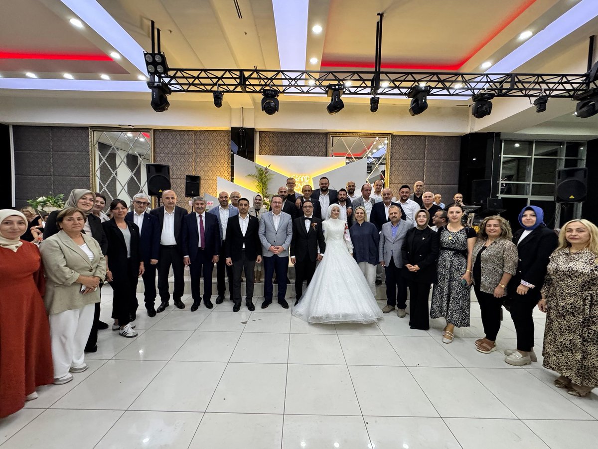 🔗 İl Başkan Yardımcımız Türker Kaya’nın kıymetli kardeşi Ayfer Kaya ve Kamil Poyraz çiftinin düğün merasimine İl Başkanımız Ahmet Sevgilioğlu, Milletvekillerimiz Serap Ekmekçi ve Halil Uluay, İl Gençlik Kolları Başkanımız İbrahim Türkmenoğlu, İl Kadın Kolları Başkanımız Gülsüme