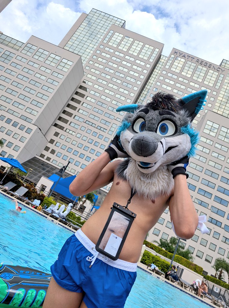 "Tropical attack!" ☀️