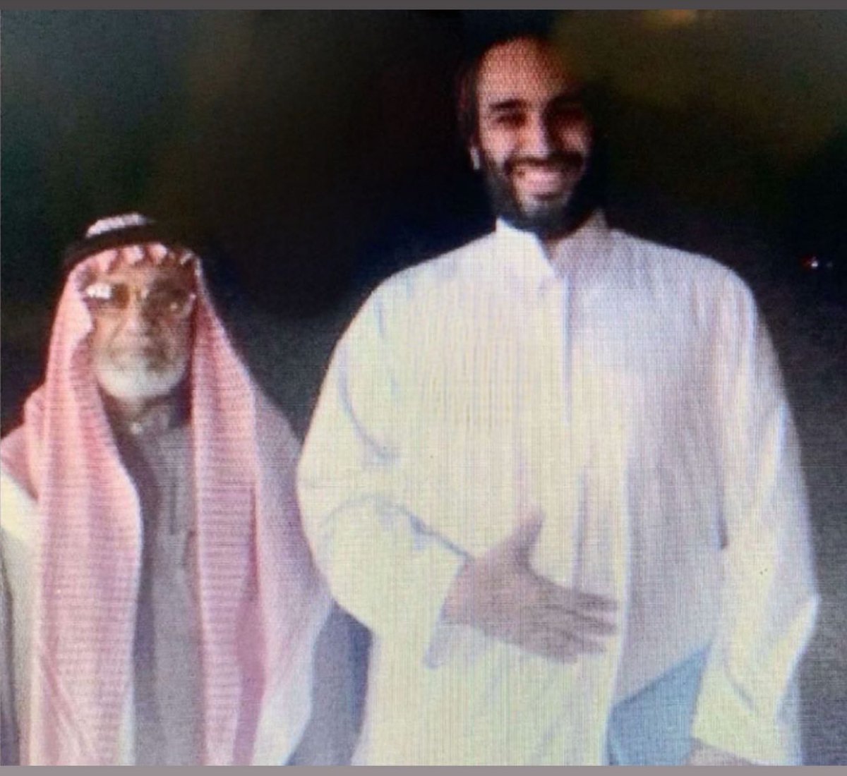 31 اغسطس
دمت لنا وللوطن قائداً.. ودامت بك مسيرة العز حفظك الله ورعاك سيدي 
#محمد_بن_سلمان_40_عام 
#ولي_العهد
صورة تجمع سمو سيدي وجدي عيد الرقابي 🤍