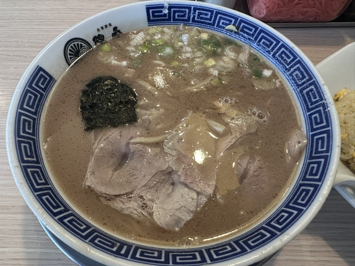 esedition's tweet image. 〜Sin's photograph〜

おはこんばんにちわ〜シンです😊
昨日は後輩とラーメン食べに行って来ました
🍥🍜
この組み合わせがめちゃくちゃ美味い😋
お値段もセットで1120円‼️
コスパも最強💪
実にバランス良い味付けで美味しかったぁ😆
また行きます‼️👍
 #火の国
 #ラーメン陽向