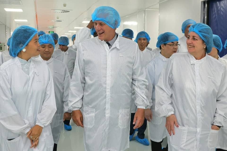 CIGBCuba's tweet photo. 🇻🇳🇨🇺 Nuestro Presidente cubano, @DiazCanelB, inauguró en #Hanoi, la planta de alta tecnología para la producción de medicamentos de la recién creada empresa mixta vietnamita-cubana #Genfarma. #VietnamYCubaUnidas 
 
https://t.co/R00wkc5xDw https://t.co/1ED1vH6YFt