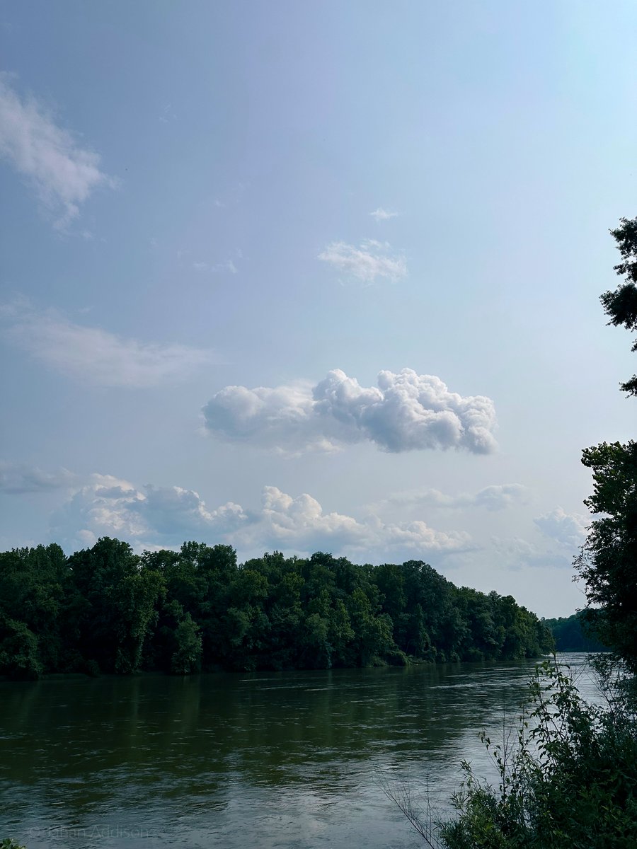the river at twilight 
  turns sunday evening 
   into a hymn of peace 
      and reflection 🩵
    enjoy yours  🤍