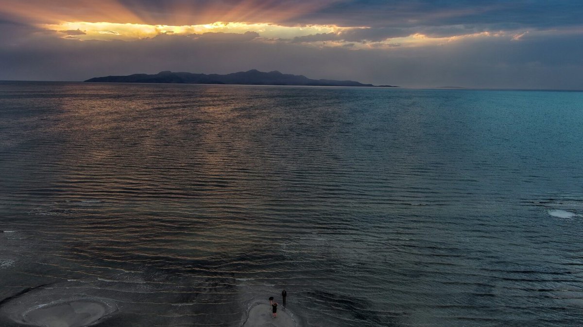 KSL5TV's tweet photo. WEATHER PHOTOS: As portions of the state cooled off with much-needed moisture, residents braved the storms and submitted their photos to our #AsYouSeeIt page.

Submit your weather photos: https://t.co/hMzyNz900Z

📷 Jamie Richards, Jillayne Meyer, Scott Taylor, Mindee Brewerton https://t.co/CCv8tSw9RE