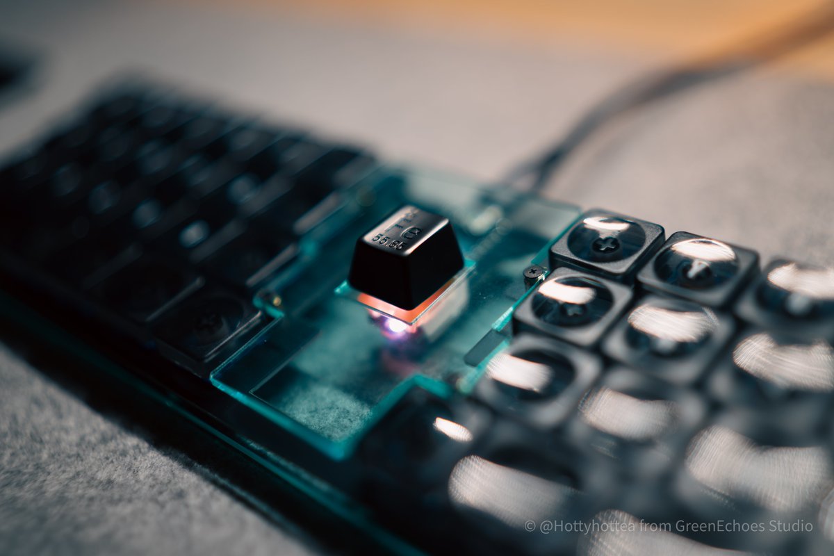 #本日のセットアップ #キーボード
#s5ii #Atomoph

Keyboard: #Gravity45 LP with FR4 plate(Option)
Switch: Kailh Deep Sea Silent MINI ChocV2 Islet
Keycap: JezailFunder Gravity Custom/Awekeys

KEEBPD仕様でスタート。