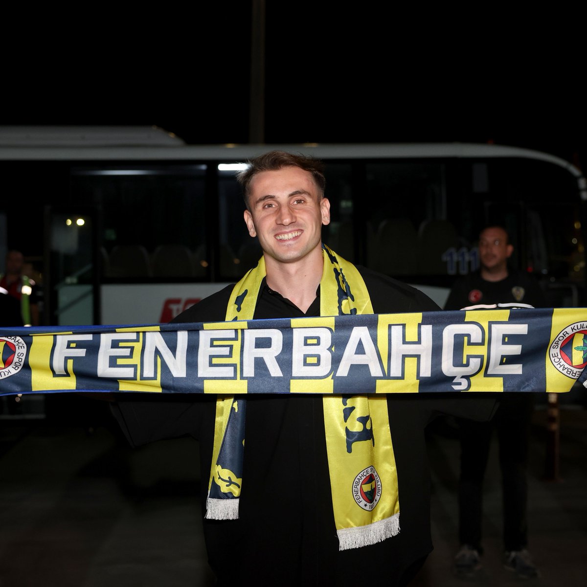 Kerem Aktürkoğlu: "Türkiye'nin en büyük ve şerefli kulubüne geldiğim için çok mutluyum.

Fenerbahçe'ye şampiyonluk armağan edebilmek için geldim."