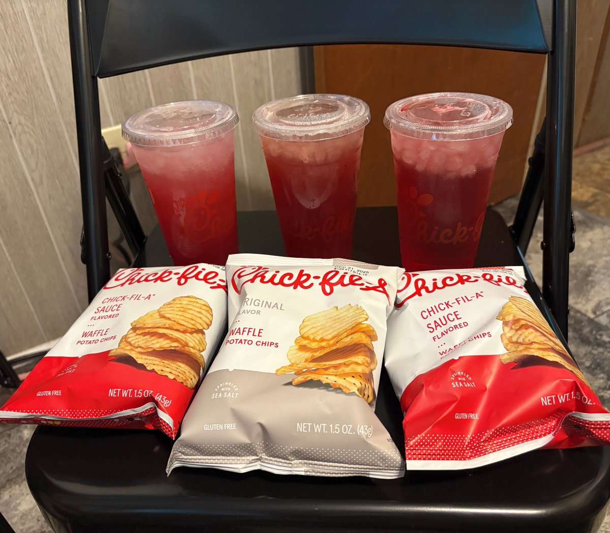 HowsItGoing_Pod's tweet photo. New DUDE FOOD on the way! Out tomorrow!

We went to @ChickfilA for the Pretzel Cheddar Club, Cherry Berry beverages, and the new Waffle Chips!

Go check it out, and see what we think!

#DUDEFOOD #Podcast #FoodCritic #FoodReview #chickfila #pretzelcheddarclub #cherryberry https://t.co/oGHjO8Jma8