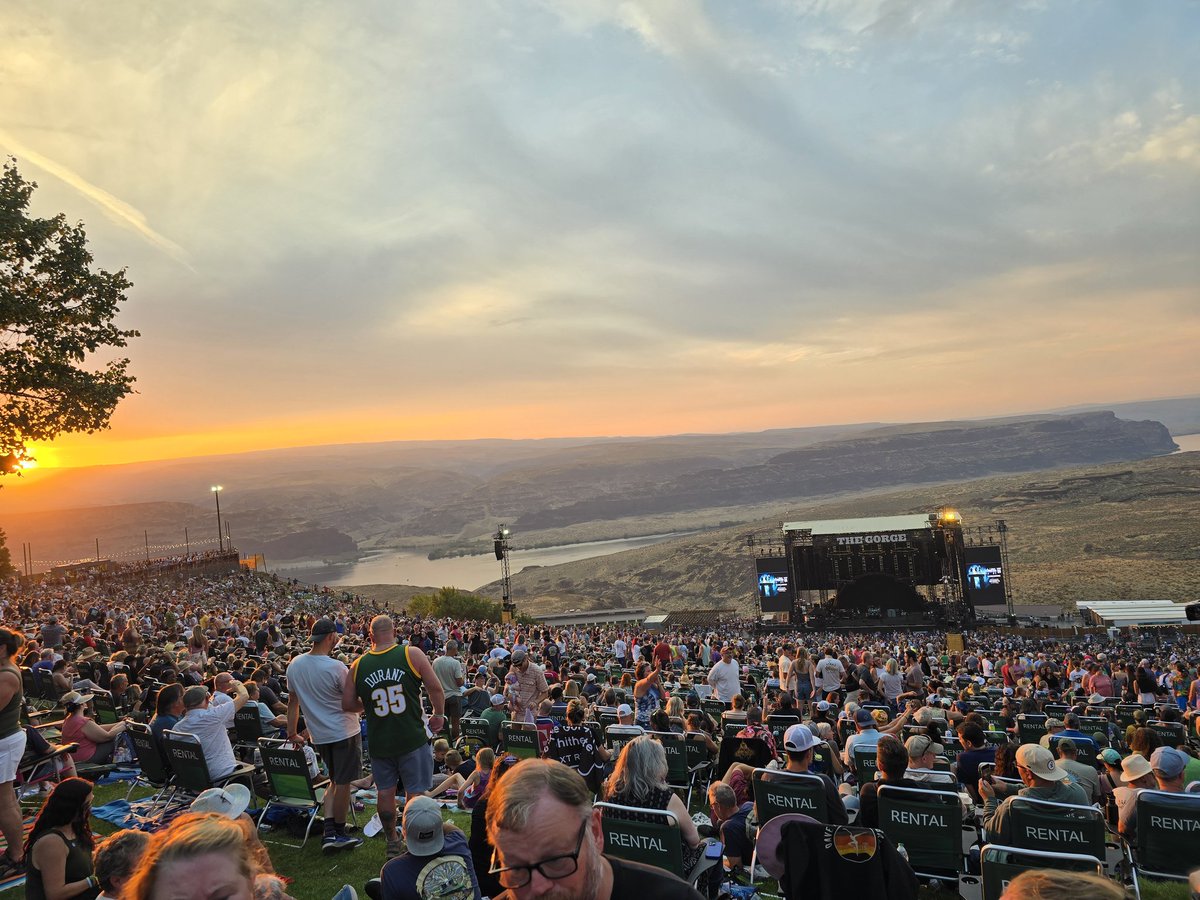 To all my fellow fans of music, do yourselves a favor and make a pilgrimage to the Gorge in George, WA.

You won't regret it!