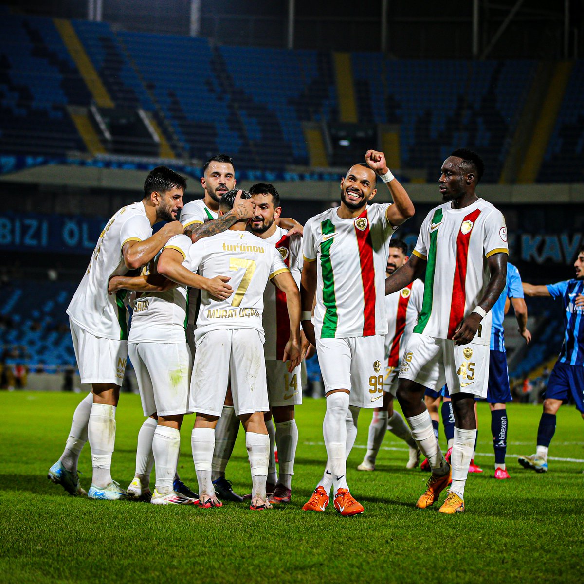 Amed SK, Adana Demirspor'u 8-1 mağlup etti.