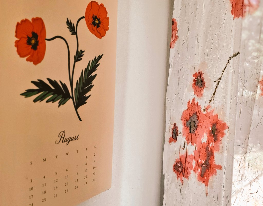 But I can see us lost in the memory
August slipped away into a moment in time
'Cause it was never mine
And I can see us twisted in bedsheets
August sipped away like a bottle of wine