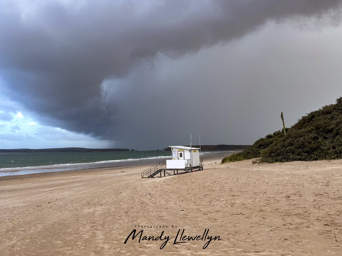 Tenby’s South Beach about 3hrs ago ☔️💨☔️
<a href="/DerekTheWeather/">Derek Brockway - weatherman</a> <a href="/BBCWalesNews/">BBC Wales News</a> <a href="/BBCWales/">BBC Wales 🏴󠁧󠁢󠁷󠁬󠁳󠁿</a> <a href="/tenby/">Tenby</a> <a href="/visitwales/">Visit Wales 🏴󠁧󠁢󠁷󠁬󠁳󠁿</a> <a href="/ITVWales/">ITV Wales News</a>