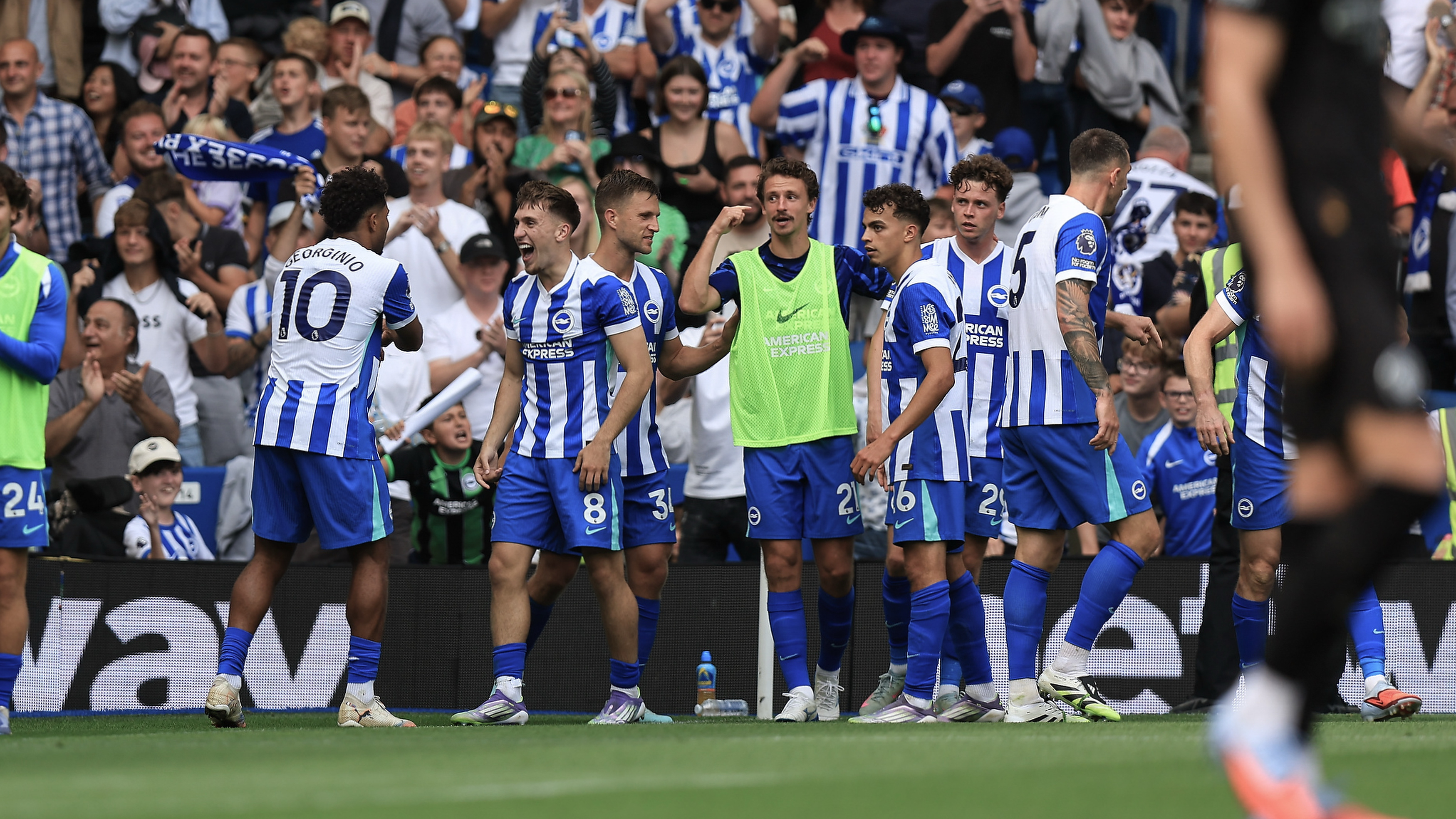 ブライトン サッカーマフラー Brighton & Hove Albion ☆やー様専用☆【新品未使用】ブライトン 公式マフラー 現地購入