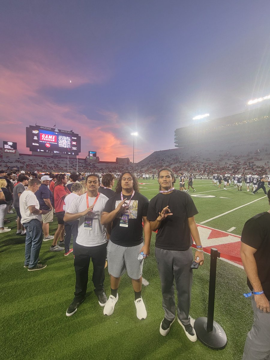 Had an amazing time at the UofA vs. Hawaii game with the bros, <a href="/TaueliSion14666/">Sione Kaveinga Taueli Peni</a> and <a href="/MotuhifoNUA2028/">Motuhifonua Ngaue-Stephenson</a>! Appreciate the hospitality the <a href="/ArizonaFBall/">Arizona Football</a> staff provided for the whole event. Bear Down!!
<a href="/CoachJsalavea/">Joe Salave'a</a> <a href="/ronniepalmer33/">Coach Ronnie Palmer</a> <a href="/CoachOglesby/">Josh Oglesby</a> <a href="/coachCamngaue/">Cameron Ngaue-Stephenson</a>