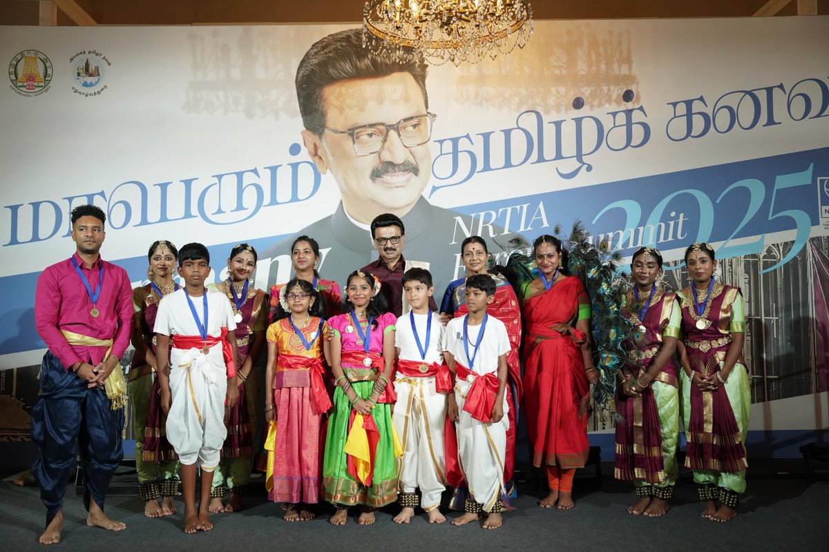 mkstalin's tweet image. வேர்களை மறக்காத ஜெர்மனி நாட்டுத் தமிழ் உறவுகள் அடைந்துள்ள உயரம் கண்டு உள்ளம் பூரித்தேன். அவர்கள் அளித்த வரவேற்பின் ஆரவாரத்தில் அகம் குளிர்ந்தேன்.

தமிழ்நாட்டுக்கு வாருங்கள், நமது #DravidianModel அரசு அமைத்து வரும் தமிழர் தொன்மையின் பண்பாட்டுச் சின்னங்களைக் காணுங்கள்!

உங்கள்…