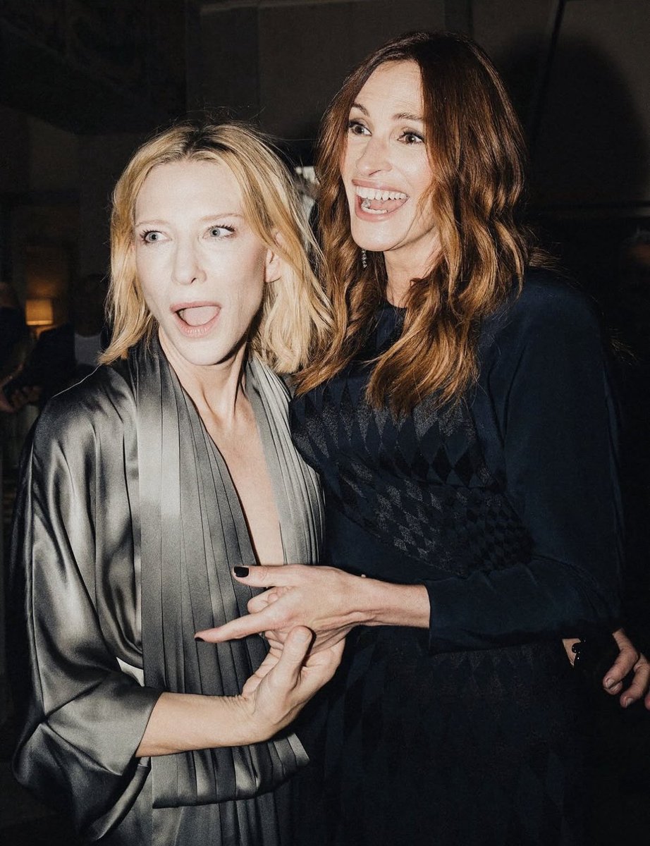 blanchetupdates's tweet photo. NEW | Here are some the photos of Cate Blanchett and Julia Roberts from yesterday. https://t.co/KYLACZ5dlD