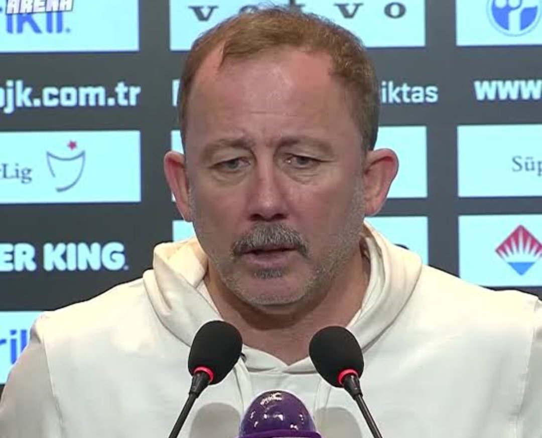 Lan bizim taraftarlar bir sakin olun ne bu Umutsuzluk daha yeni geldi Sergen Yalçın mili arada iki kanat aldık mi düzelir bir sakin olun önce Zafer inananlarindir . #ALYvBJK