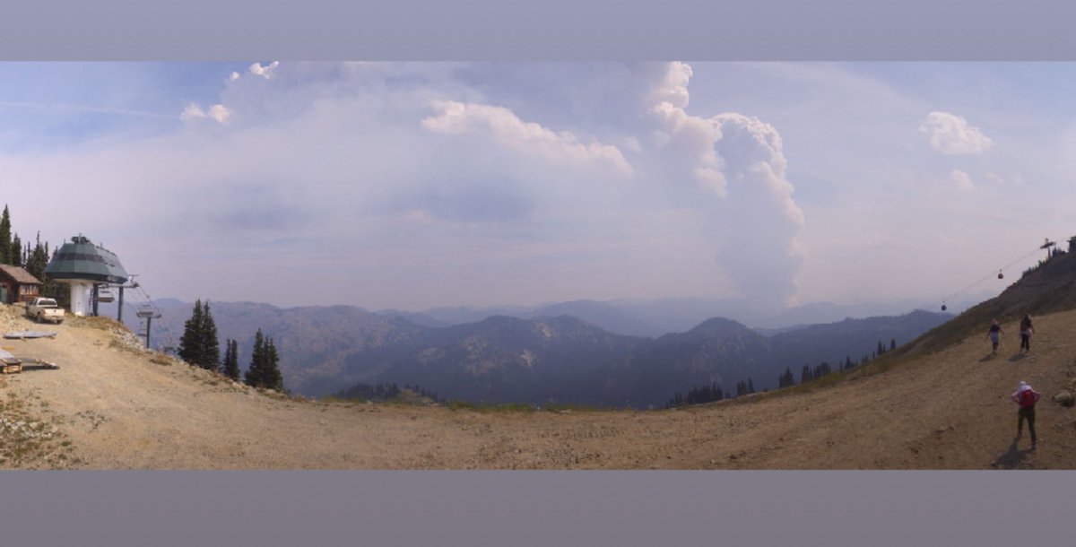 The_Weatherman2's tweet image. A view of the #WildcatFire producing a pyrocumulus cloud this afternoon, on the 1:40 PM Crystal Mountain summit camera shot. The fire is producing clouds estimated by radar to be 26,000 feet high. #wawx