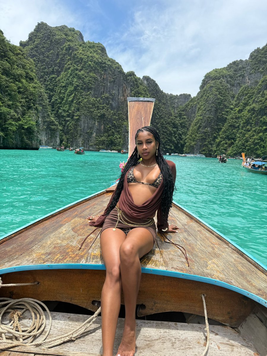therealkarinaj's tweet photo. She tryna work on her tan, have you ever been to Thailand? https://t.co/w6ujX2WIGd